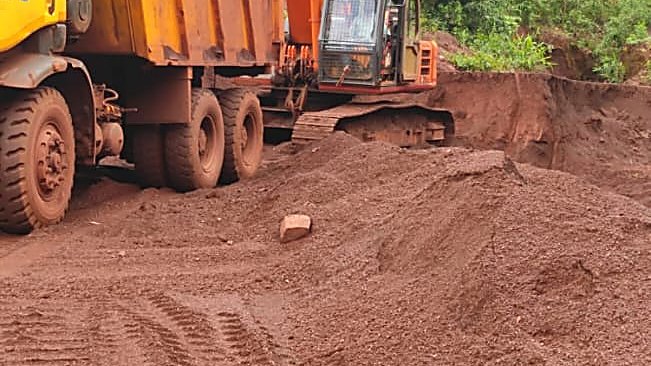 Excavator loading dumper